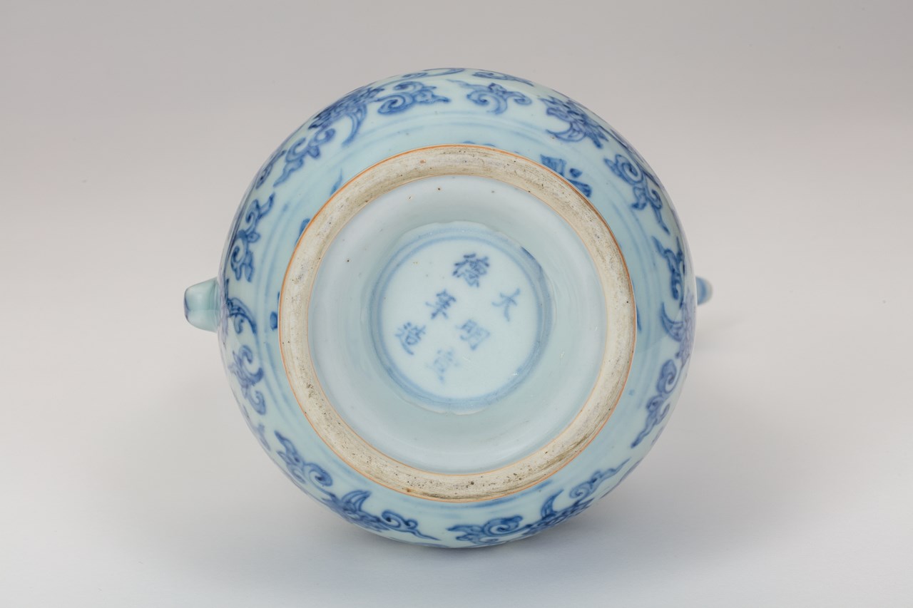 A MING BLUE-AND-WHITE EWER WITH XUANDE MARK 明宣德款青花缠枝莲